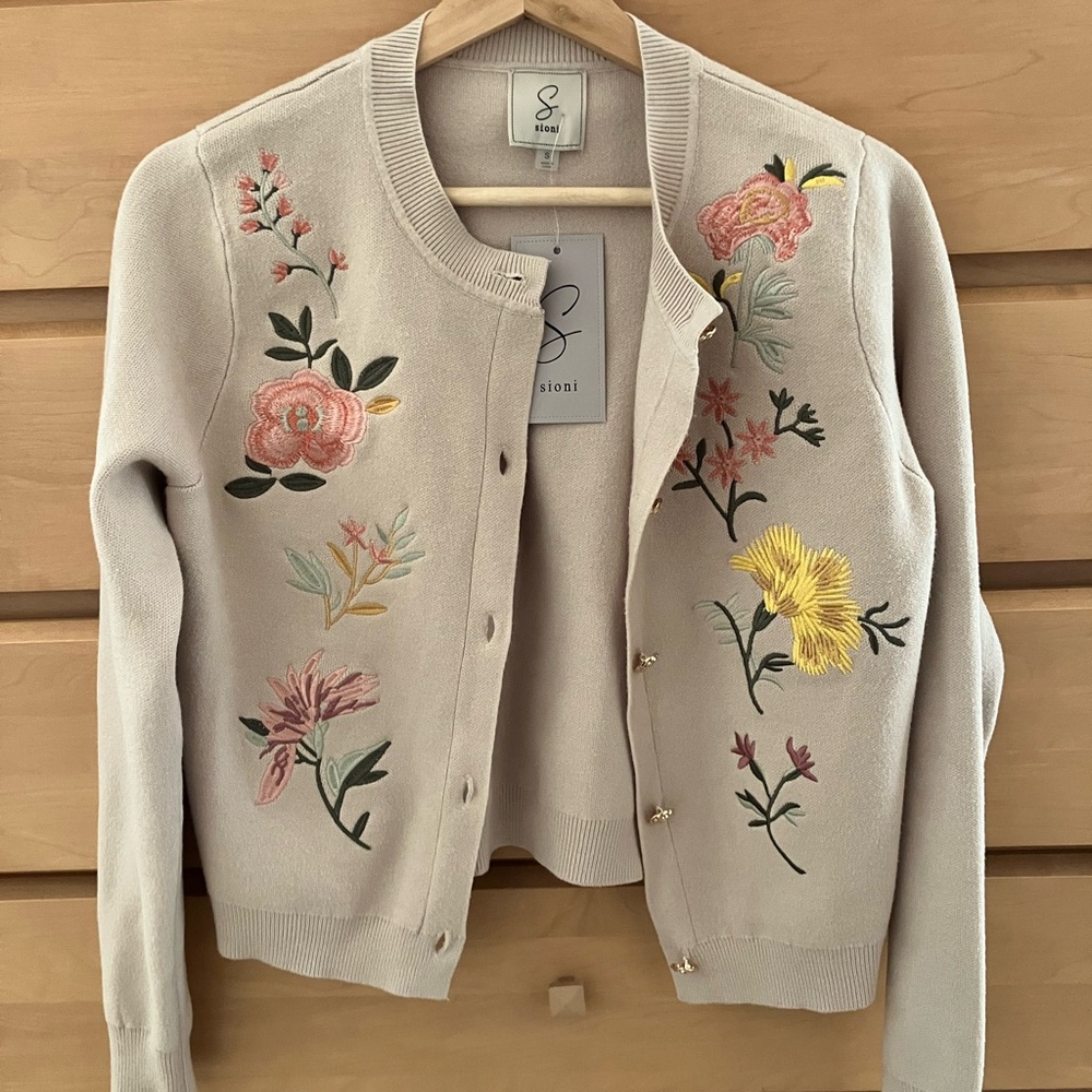 NWT Sioni Cream Cardigan with Floral Embroidery